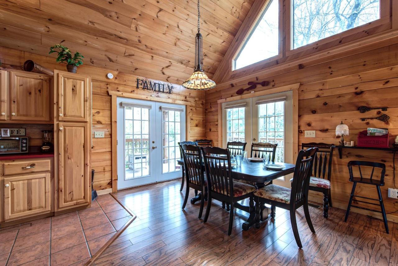 Lazy Cub Lodge Pigeon Forge Extérieur photo